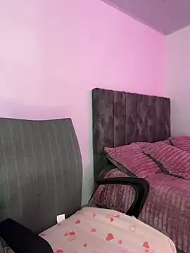 astrid  online show from September 18, 2025, 11:24 am