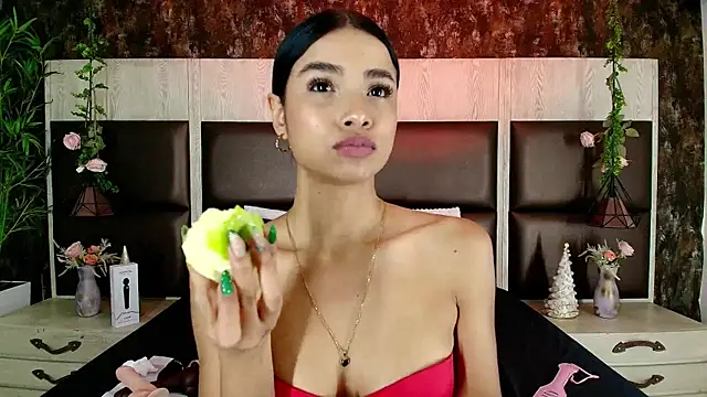 Bella Smiith  online show from December 19, 2025, 5:26 pm