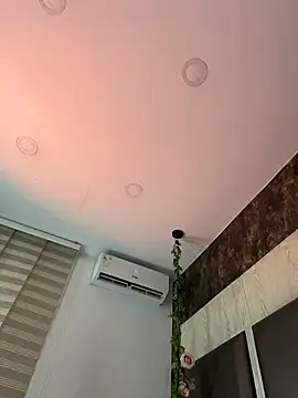 Bella Smiith  online show from November 10, 2025, 4:12 pm