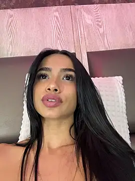 Bella Smiith  online show from December 13, 2025, 8:04 pm