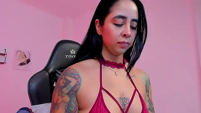 sophierooy22 online show from November 30, 2025, 7:36 pm