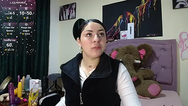 Emmie Hot online show from November 13, 2025, 12:09 pm