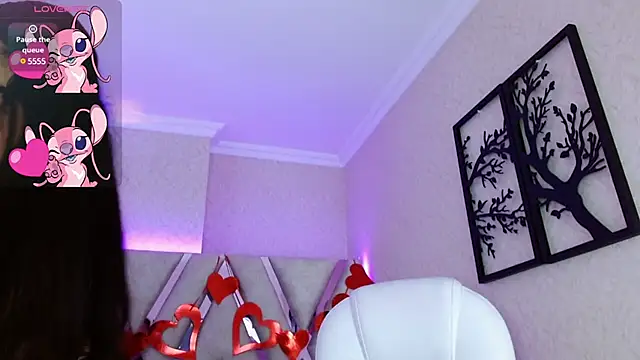 Sophia waalker  1 online show from March 2, 2025, 12:03 pm