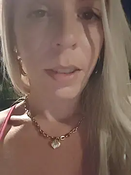 Snapshot of SweetyNinaOff1 chatting on June 25, 2026, 9:53 pm SweetyNinaOff1 online show from June 25, 2026, 9:53 pm