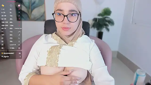 Ayha khalaf online show from October 5, 2025, 1:18 am