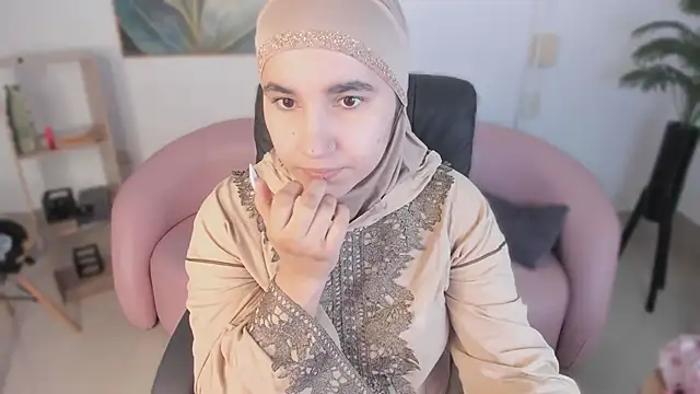 Ayha khalaf online show from October 22, 2025, 1:16 am