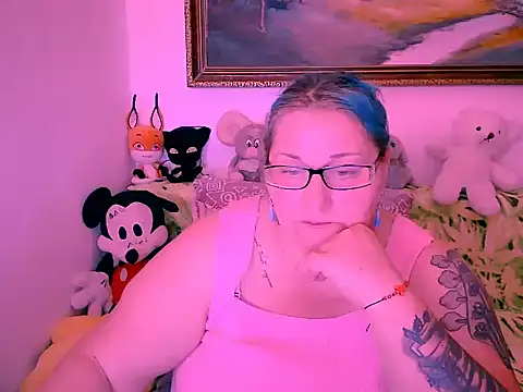 Marryllunax online show from October 22, 2025, 7:35 pm