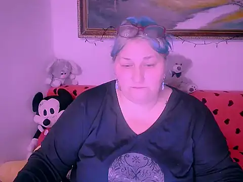 Marryllunax online show from November 24, 2025, 9:15 pm