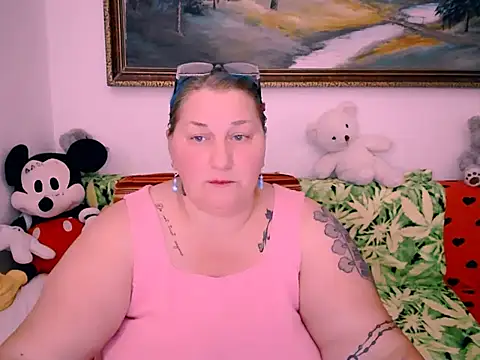 Marryllunax online show from October 14, 2025, 7:14 pm