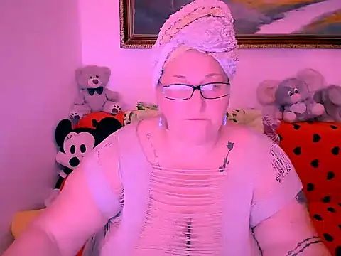 Marryllunax online show from October 23, 2025, 7:01 pm