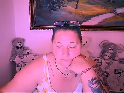 Marryllunax online show from September 20, 2025, 7:41 pm