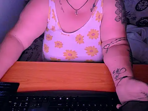 Marryllunax online show from September 21, 2025, 6:13 pm