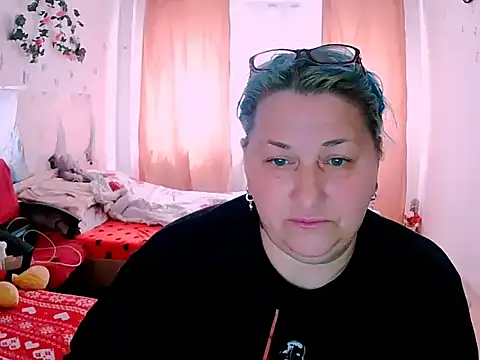 Marryllunax online show from May 8, 2026, 8:07 am