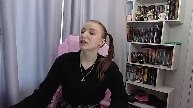 LillyFan-X online show from September 15, 2025, 4:24 am