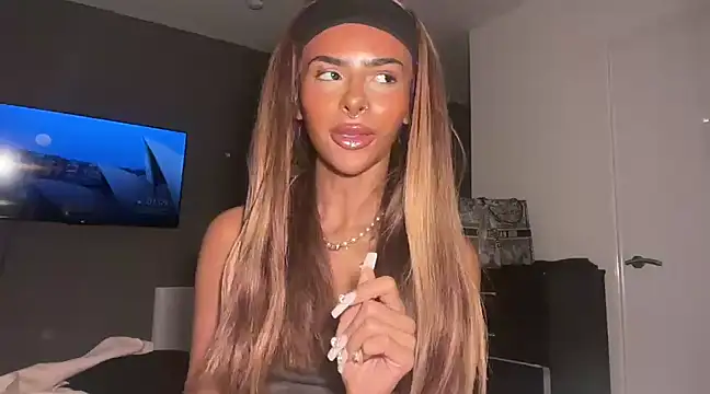 Snapshot of AngelFaye chatting on March 1, 2025, 1:11 am AngelFaye online show from March 1, 2025, 1:11 am