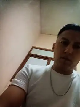 Snapshot of LuisMex1998 chatting on July 10, 2026, 5:40 am LuisMex1998 online show from July 10, 2026, 5:40 am