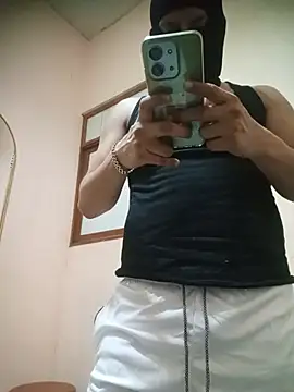 Snapshot of LuisMex1998 chatting on July 1, 2026, 7:52 am LuisMex1998 online show from July 1, 2026, 7:52 am