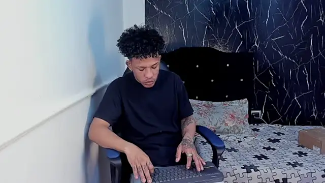 carlos alber12 online show from November 4, 2025, 3:27 pm