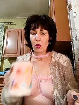 Laura Kiss online show from December 5, 2025, 3:21 pm