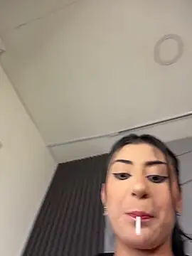 fiorella paris online show from February 9, 2026, 8:18 pm