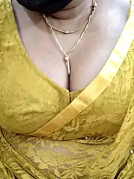 Queenflowerr online show from March 12, 2025, 2:20 am