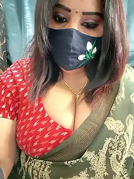Queenflowerr online show from May 26, 2026, 8:56 am