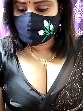 Queenflowerr online show from September 28, 2025, 5:53 pm