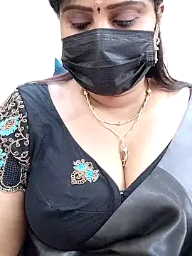 Queenflowerr online show from February 28, 2025, 5:04 pm