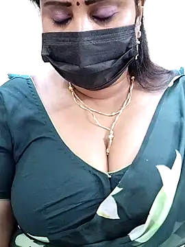 Queenflowerr online show from March 22, 2025, 3:53 pm