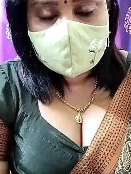 Queenflowerr online show from October 25, 2025, 4:22 am