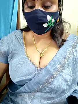 Queenflowerr online show from February 24, 2026, 7:26 pm