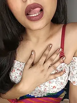 Snapshot of Love-N chatting on May 23, 2026, 7:02 pm Love-N online show from May 23, 2026, 7:02 pm