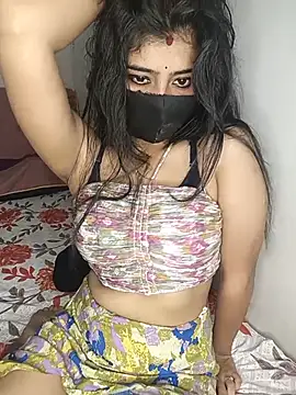 Snapshot of Love-N chatting on May 28, 2026, 7:42 pm Love-N online show from May 28, 2026, 7:42 pm