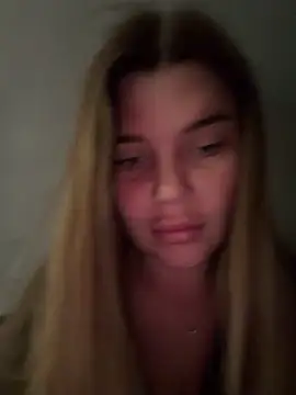 Snapshot of ella_zzz chatting on June 3, 2026, 3:06 pm ella zzz online show from June 3, 2026, 3:06 pm