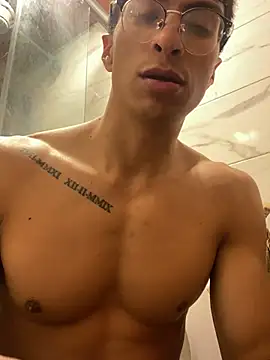 ApoloCruz online show from March 22, 2026, 3:32 am