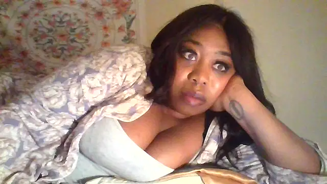 angeliquebelcali online show from November 10, 2025, 7:13 am