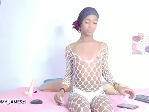 nahomy james25 online show from February 11, 2025, 12:47 pm