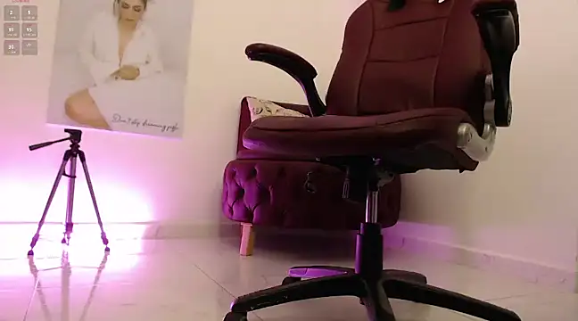 Snapshot of Frida_1982 chatting on February 18, 2025, 9:42 pm Frida 1982 online show from February 18, 2025, 9:42 pm