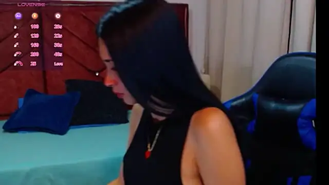 victoria adams07 online show from April 13, 2026, 2:10 pm