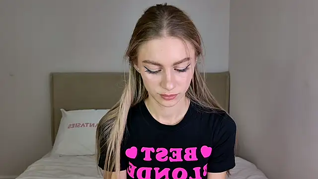 GabriellaOlsen online show from November 5, 2025, 11:57 am