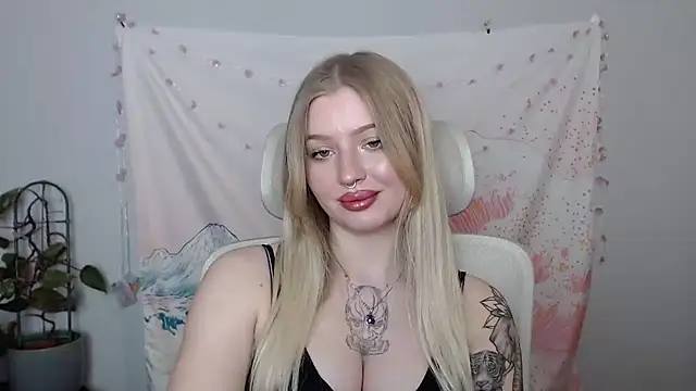 DelightCamila online show from March 10, 2025, 6:01 pm