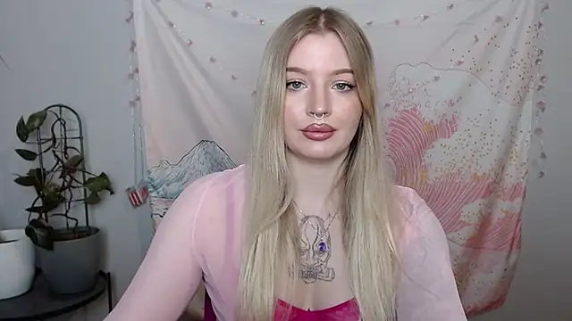 DelightCamila online show from February 24, 2025, 5:42 pm