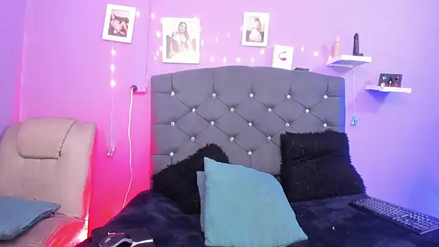 celesstte 00 online show from February 11, 2026, 1:33 pm