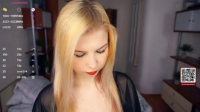 Snapshot of LynetHakes chatting on December 1, 2025, 6:25 am LynetHakes online show from December 1, 2025, 6:25 am