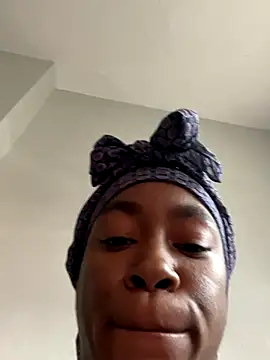 Snapshot of Meerawantsyou chatting on November 3, 2025, 6:22 pm Meerawantsyou online show from November 3, 2025, 6:22 pm