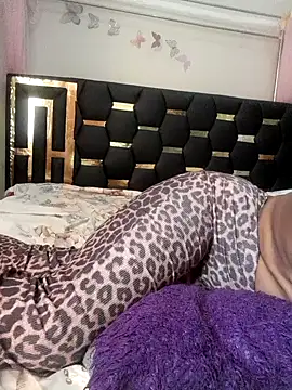 hottits25 online show from February 7, 2025, 6:24 am