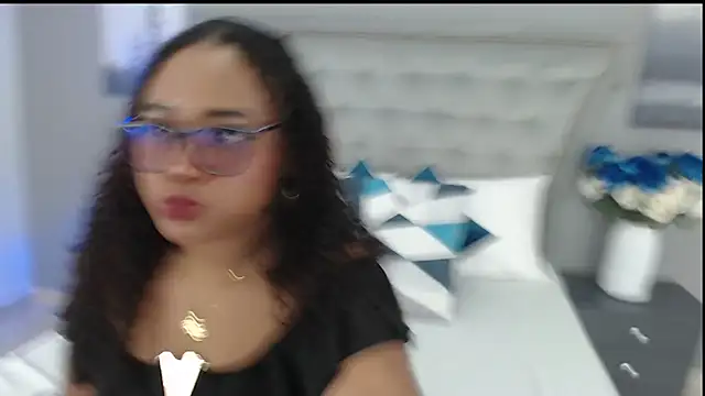 RoxieLewis online show from March 22, 2025, 3:52 am