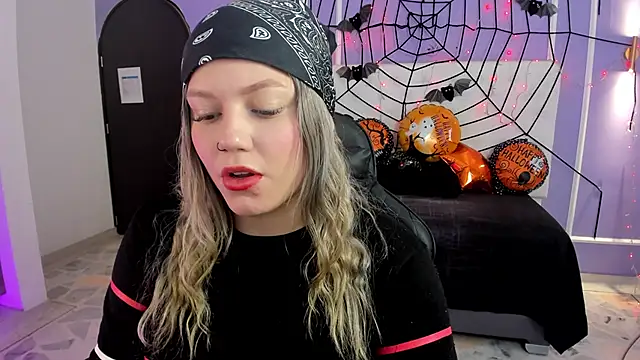 alaia greyy online show from October 15, 2025, 1:19 pm