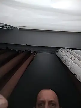 MaxDevilWhite online show from December 18, 2025, 9:36 am