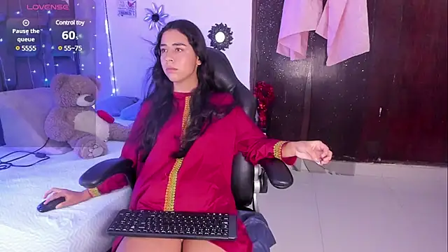 Snapshot of NaylaSaadi chatting on February 5, 2025, 7:31 pm NaylaSaadi online show from February 5, 2025, 7:31 pm